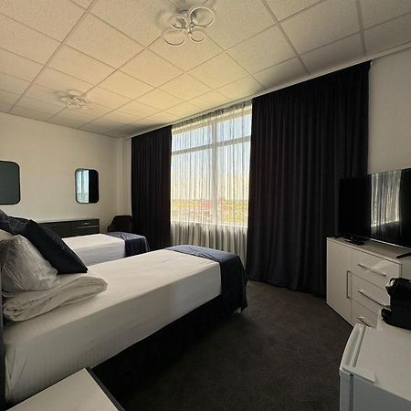 Hotel Daly Плоещ Екстериор снимка
